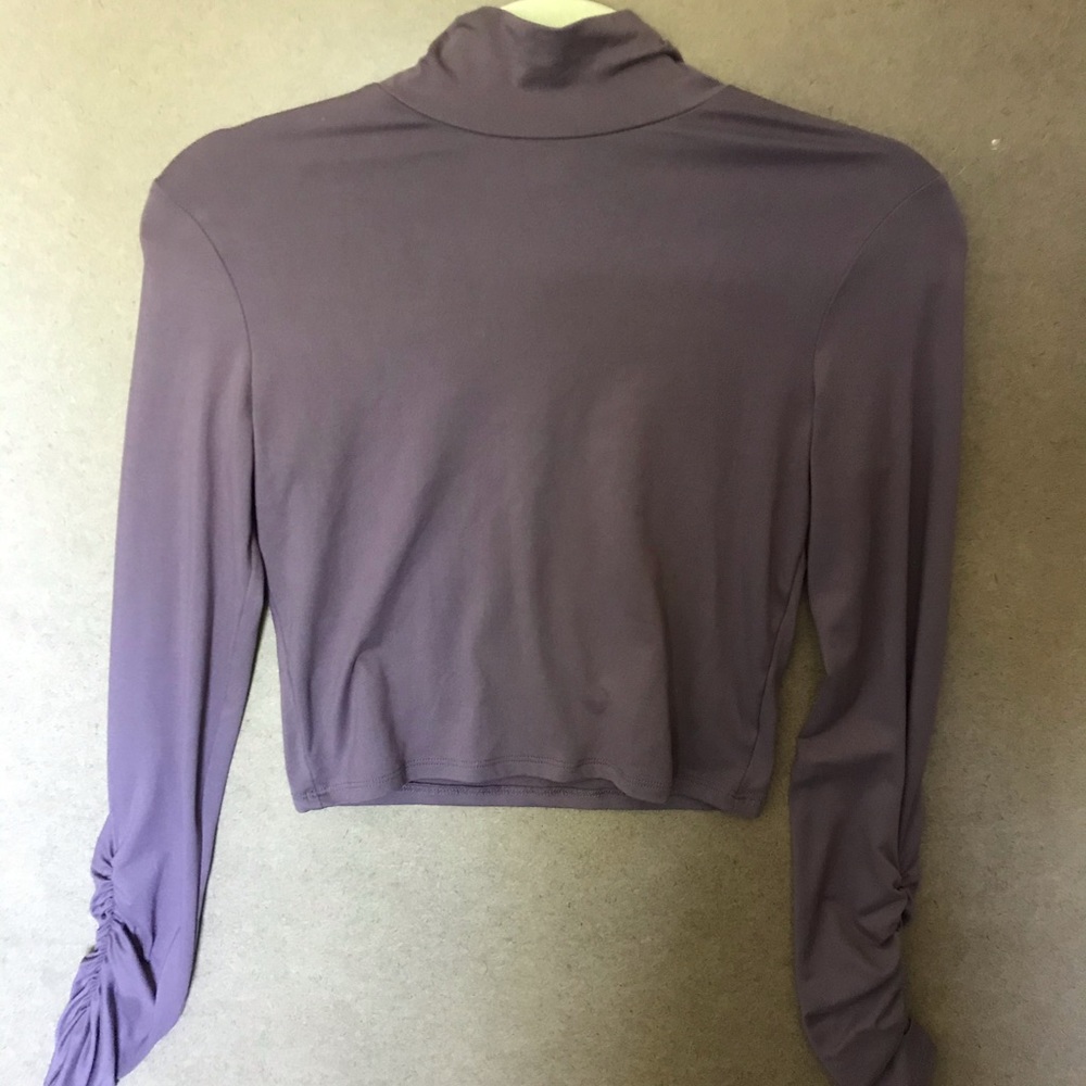 Forever 21 mauve turtle neck cinched in sleeves